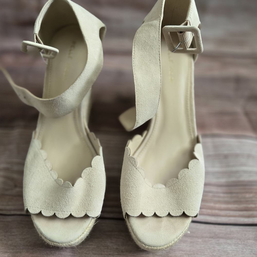 Pelle Moda Cream Scalloped Sandals